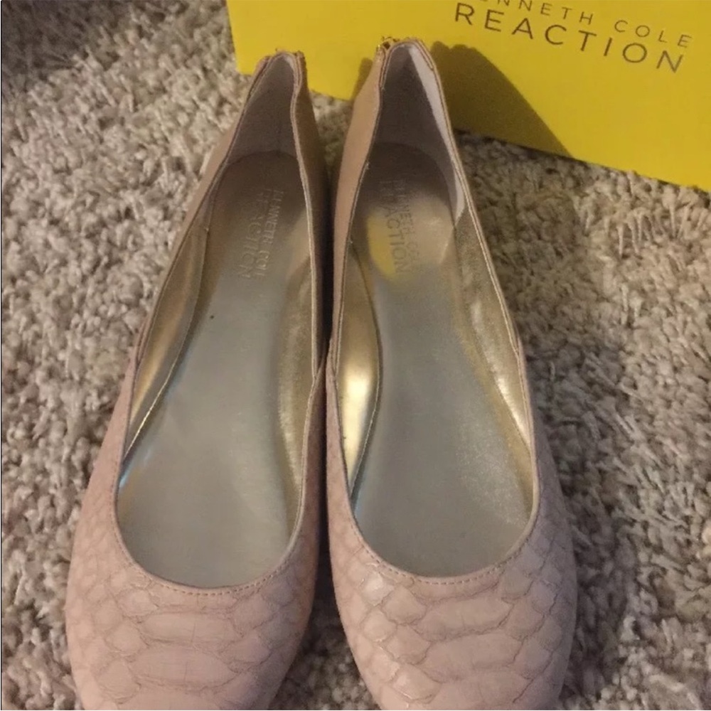 Kenneth Cole Reaction Almond Flats with Zip